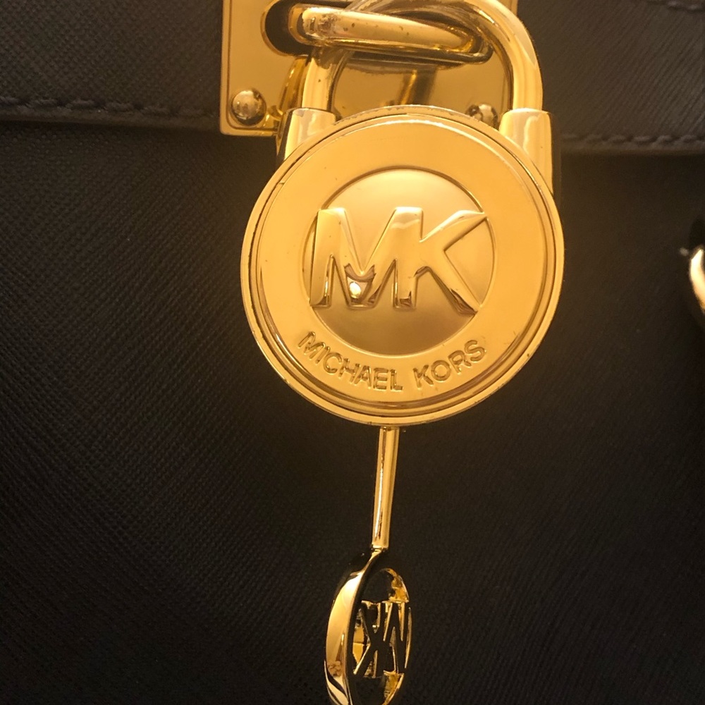 👛MICHAEL KORS LARGE HAMILTON PURSE 👛 - Picture 6 of 10